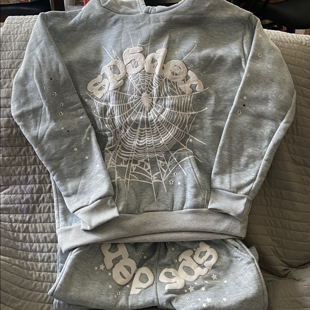 Sp5der gray sweat pants and hoodie